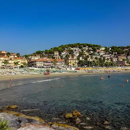 Apartment Holidays - 200m From Sea - Happy