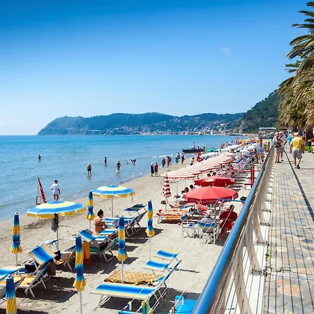 Apartment Holidays - 200m From Sea - Happy