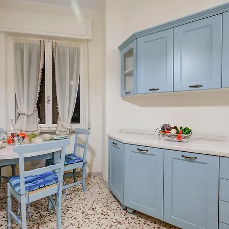 Apartment Holidays - 200m From Sea - Happy